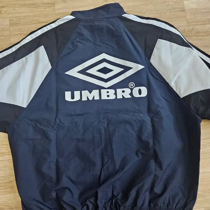 [BUNJANG] Umbro UK Heritage Windbreaker / 엄브로 UK 헤리티지 바람막이