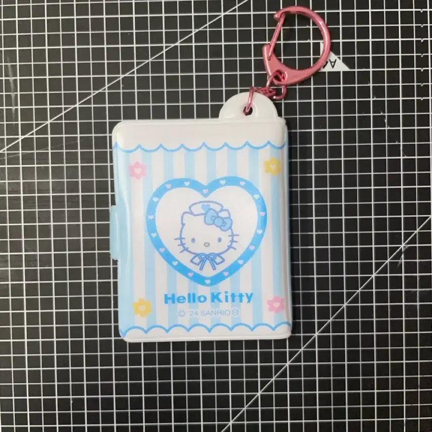 [BUNJANG] Hello Kitty Photo Card Collector Book Keychain / 헬로키티 증사 콜렉트북 키링