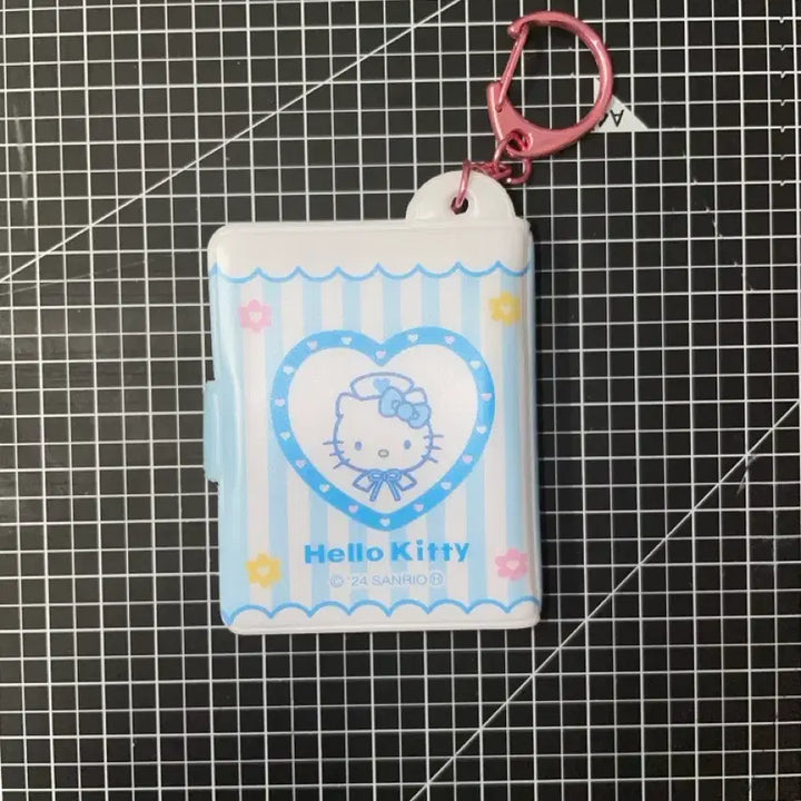 [BUNJANG] Hello Kitty Photo Card Collector Book Keychain / 헬로키티 증사 콜렉트북 키링