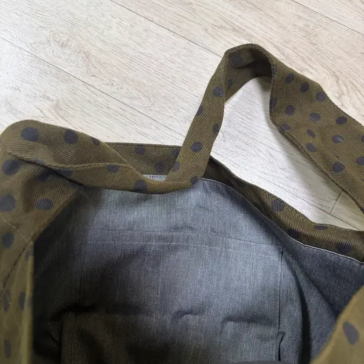 [BUNJANG] Miss Baek Dot Shoulder Bag Khaki / 미스백 도트 숄더백 카키