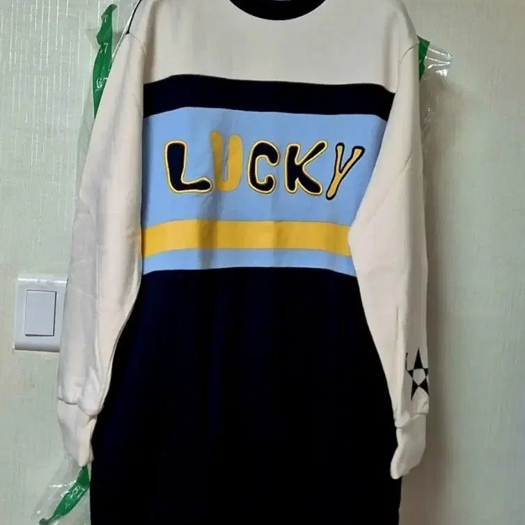 [BUNJANG] Lucky Chouette Colorblock Sweatshirt T-shirt / 럭키슈에뜨 배색 맨투맨 티셔츠
