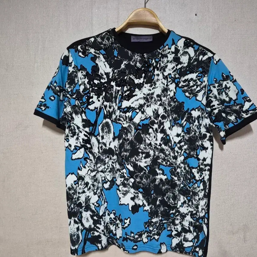 [BUNJANG] Emanuel Ungaro Flower Printing Short Sleeve T-Shirt (Size 38/95) / 엠마누엘 웅가로 플라워 프린팅 반팔 티셔츠 38(95)