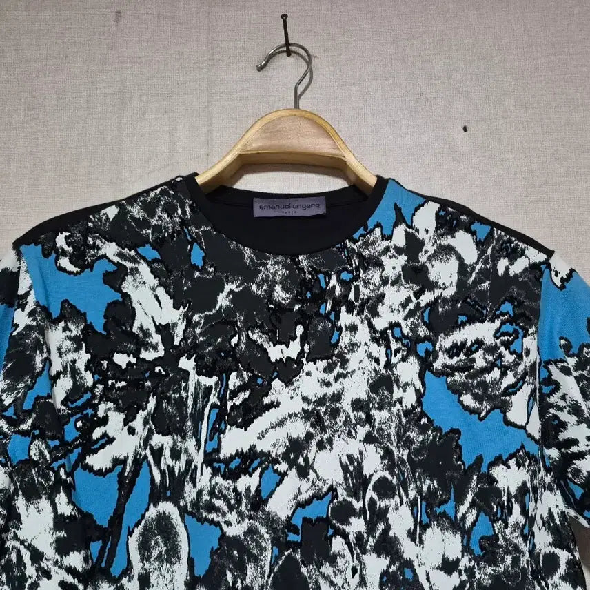 [BUNJANG] Emanuel Ungaro Flower Printing Short Sleeve T-Shirt (Size 38/95) / 엠마누엘 웅가로 플라워 프린팅 반팔 티셔츠 38(95)