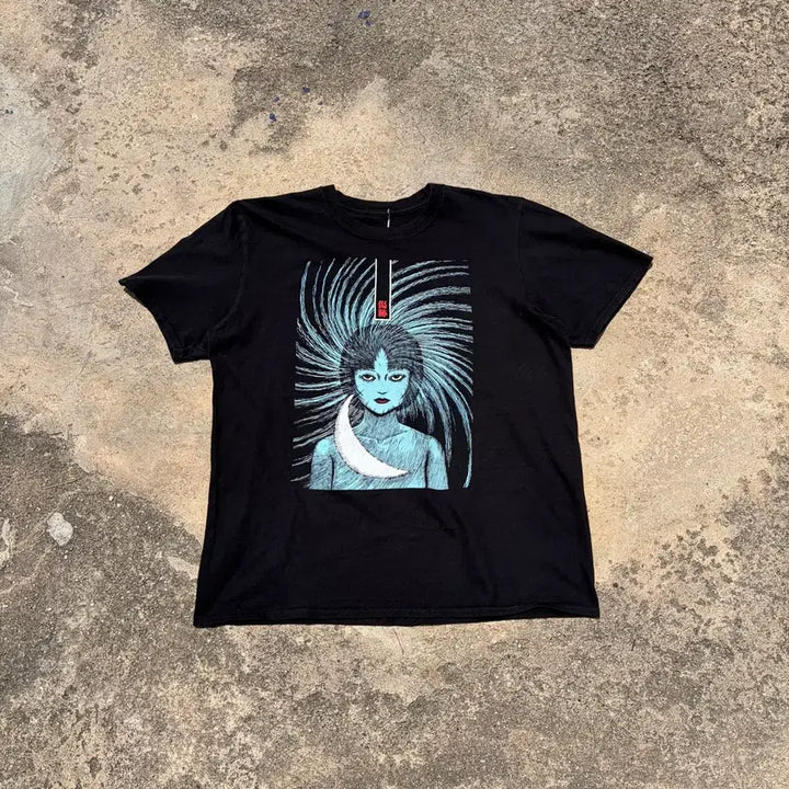 [BUNJANG] Junji Ito Uzumaki Graphic T-Shirt Size L / 이토 준지 우즈마키 오피셜 소용돌이 반팔티 L