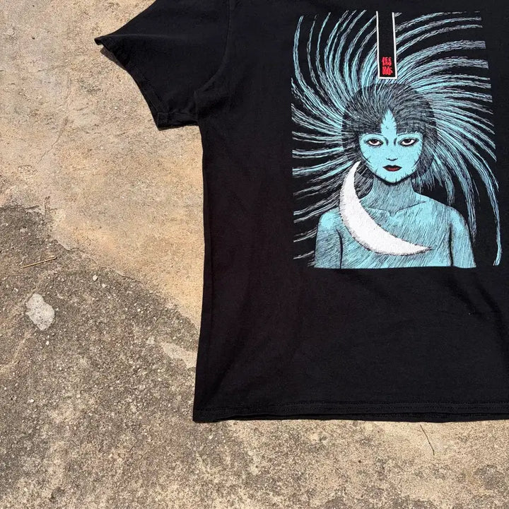 [BUNJANG] Junji Ito Uzumaki Graphic T-Shirt Size L / 이토 준지 우즈마키 오피셜 소용돌이 반팔티 L