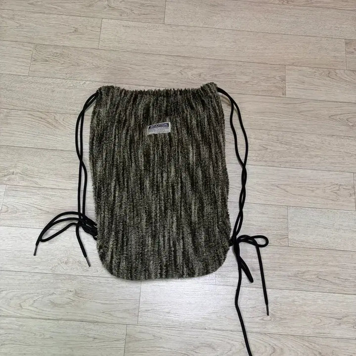 [BUNJANG] Sculptor Fuzzy Drawstring Bag Khaki Gym Sack / 스컬프터 퍼지 드로우 스트링백 카키 짐색