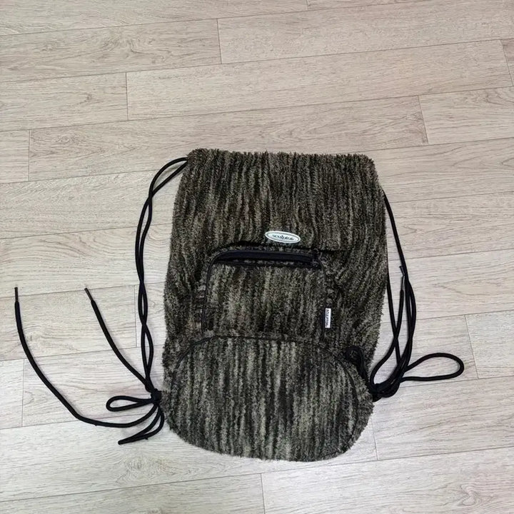 [BUNJANG] Sculptor Fuzzy Drawstring Bag Khaki Gym Sack / 스컬프터 퍼지 드로우 스트링백 카키 짐색