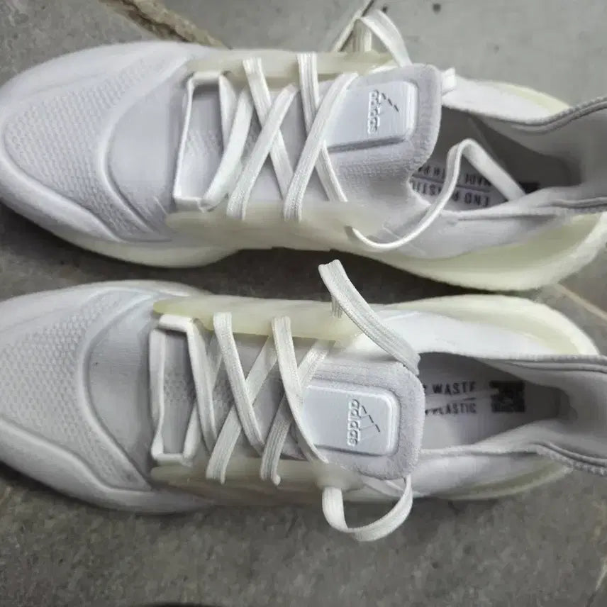 [BUNJANG] Adidas Ultraboost All White Sneakers 280 / 아디다스 울트라부스트 올화이트 운동화280