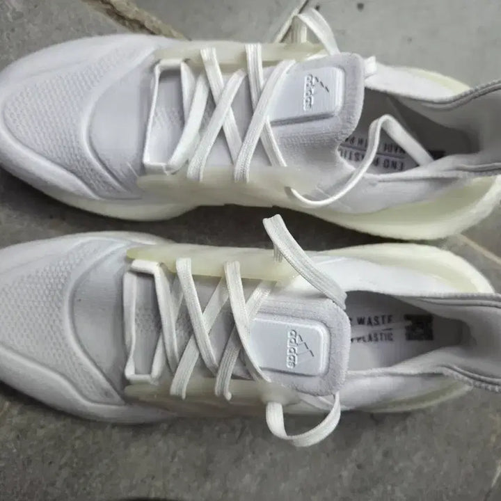 [BUNJANG] Adidas Ultraboost All White Sneakers 280 / 아디다스 울트라부스트 올화이트 운동화280
