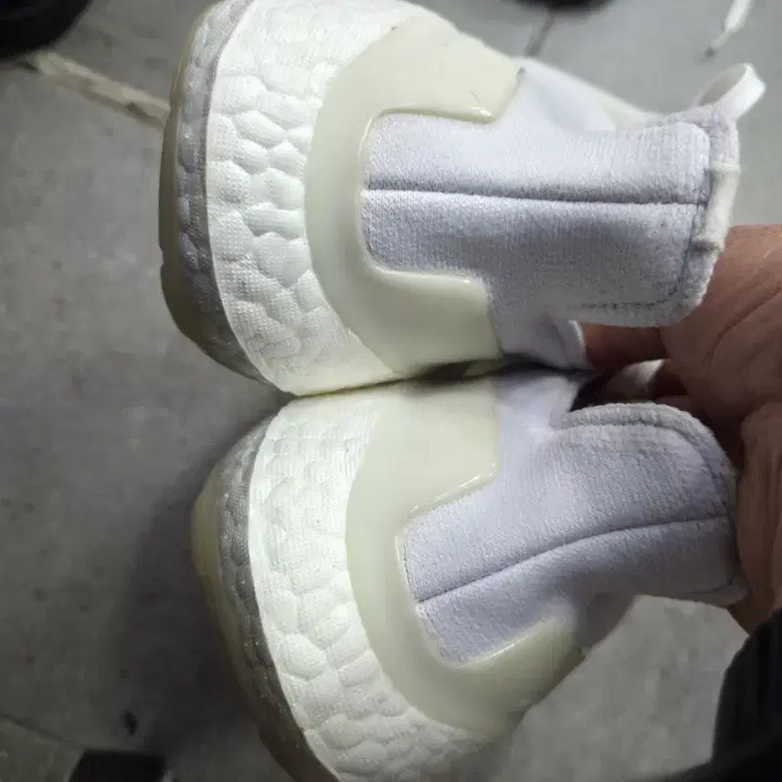 [BUNJANG] Adidas Ultraboost All White Sneakers 280 / 아디다스 울트라부스트 올화이트 운동화280
