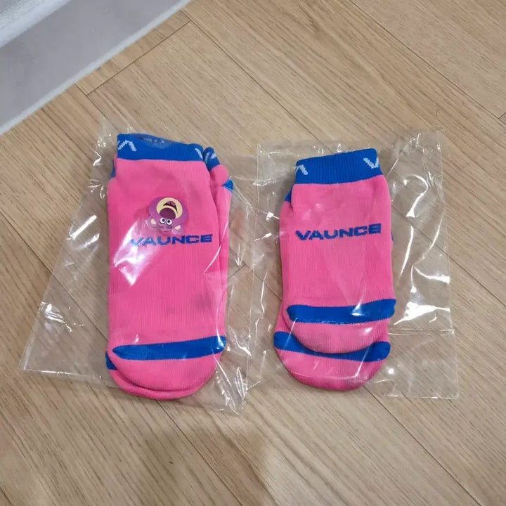 [BUNJANG] Bounce Non-Slip Socks (1 Child, 1 Adult) - Bundle Set / 바운스 미끄럼방지 양말 2개 일괄(아동1,성인1)