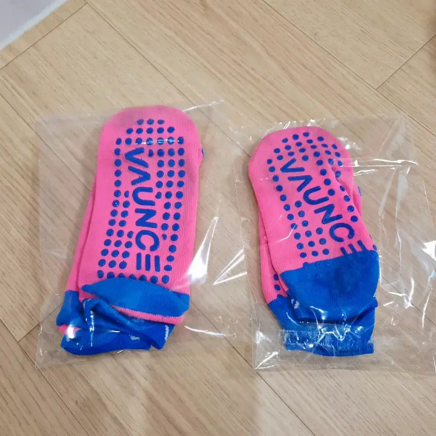 [BUNJANG] Bounce Non-Slip Socks (1 Child, 1 Adult) - Bundle Set / 바운스 미끄럼방지 양말 2개 일괄(아동1,성인1)