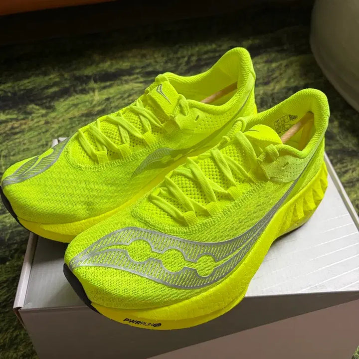 [BUNJANG] Saucony Endorphin Pro 4 Citron Silver Running Shoes (260mm) / 써코니 엔돌핀 프로 4 시트론 실버 260 정품 새것