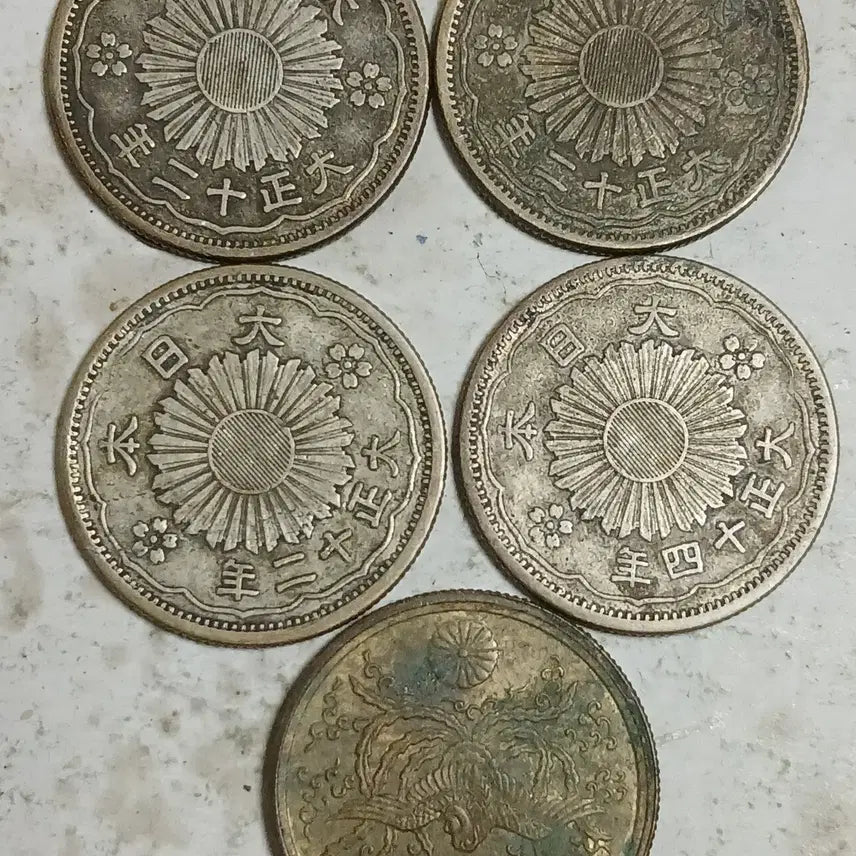 [BUNJANG] Japanese Silver 50 Sen Coins (4 pieces) / 일본 은화 봉황 50전 4점 분양