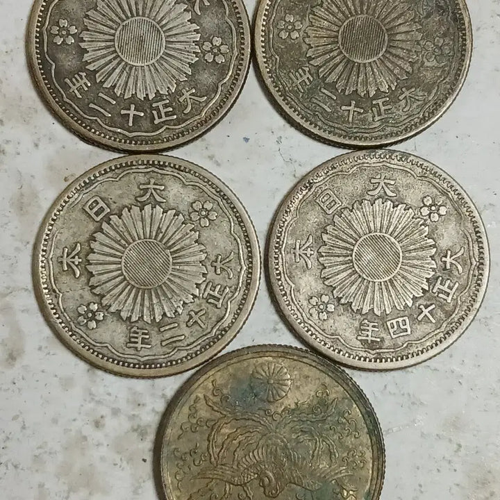 [BUNJANG] Japanese Silver 50 Sen Coins (4 pieces) / 일본 은화 봉황 50전 4점 분양
