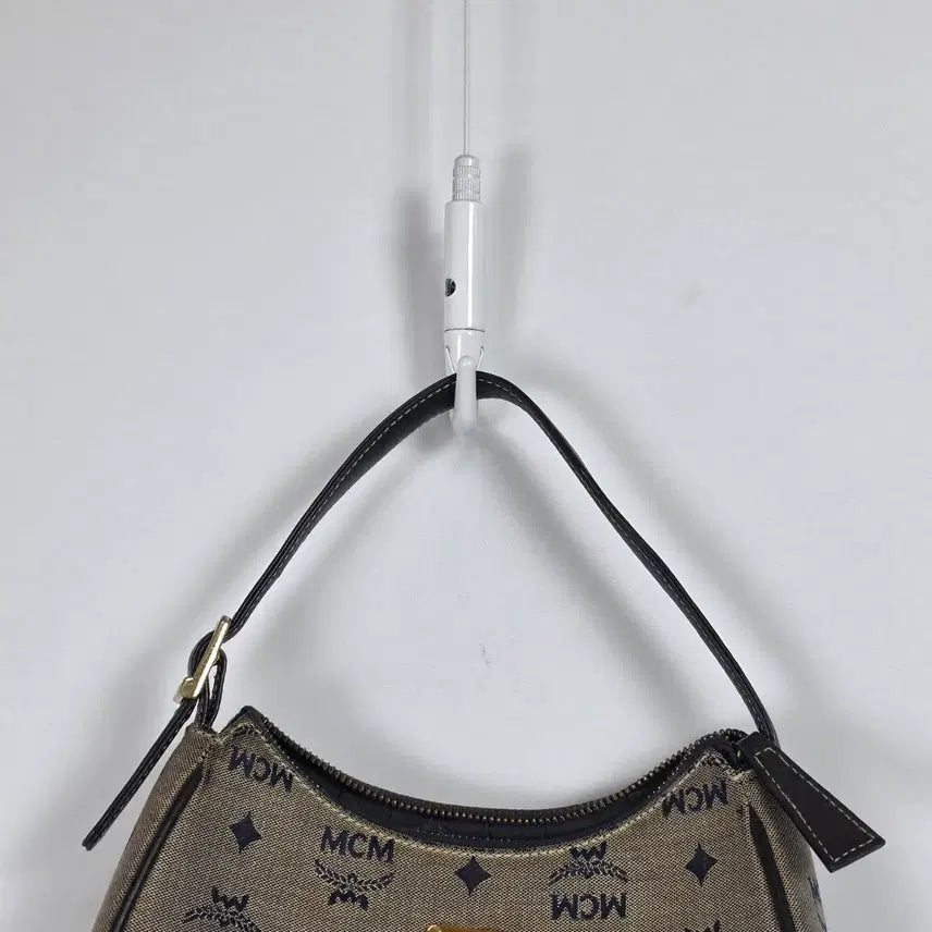 [BUNJANG] MCM Logo Mini Shoulder Bag Hobo Bag Navy / 엠씨엠 로고 미니 숄더백 호보백 네이비 0511