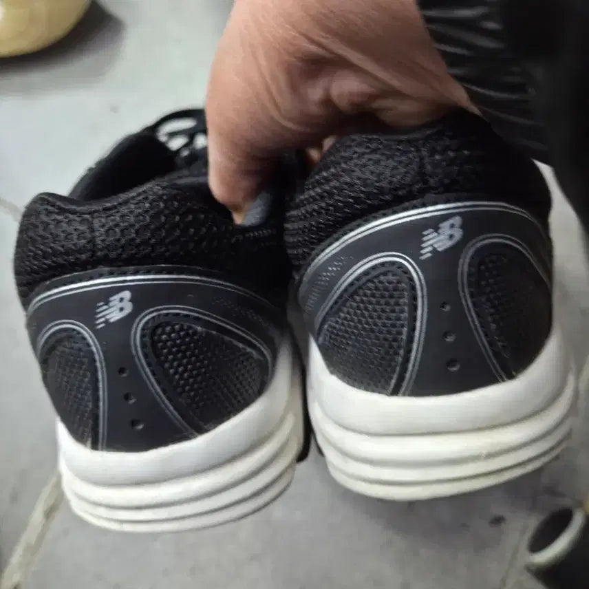 [BUNJANG] New Balance Black Mesh Running Shoes 290 / 뉴발란스 검정색 운동화 메쉬 런닝화290