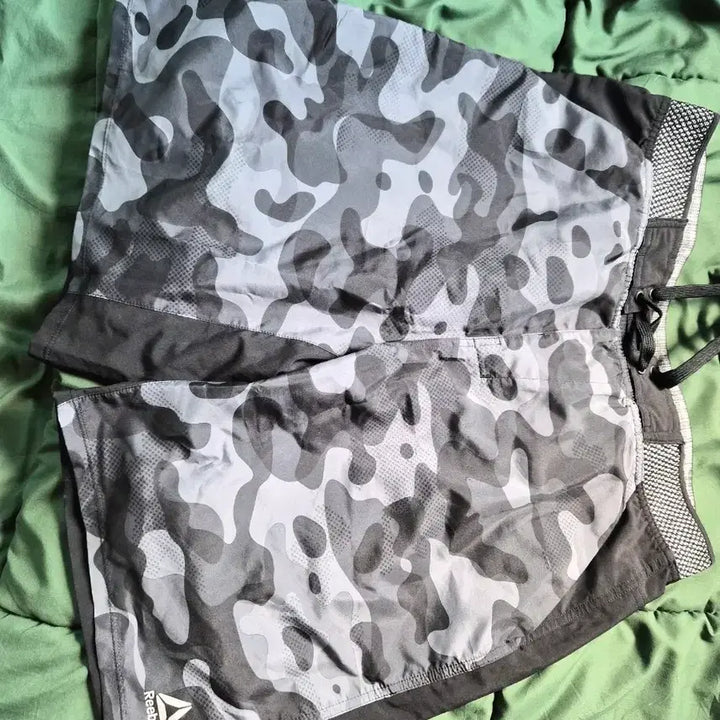 [BUNJANG] Reebok Lightweight Camo Shorts - Size M / 리복 라이트웨이트 카모 쇼츠 M