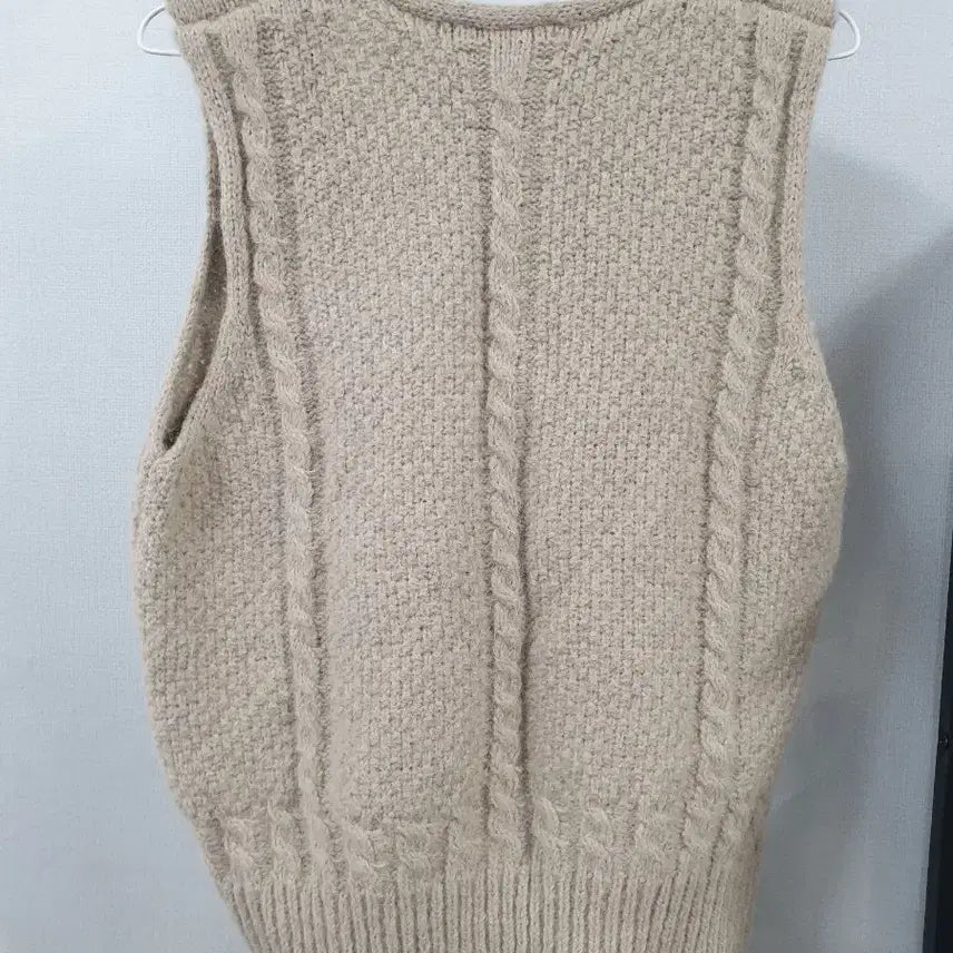 [BUNJANG] Plastic Island Cable Knit Vest / 플라스틱아일랜드 케이블 니트 조끼 F