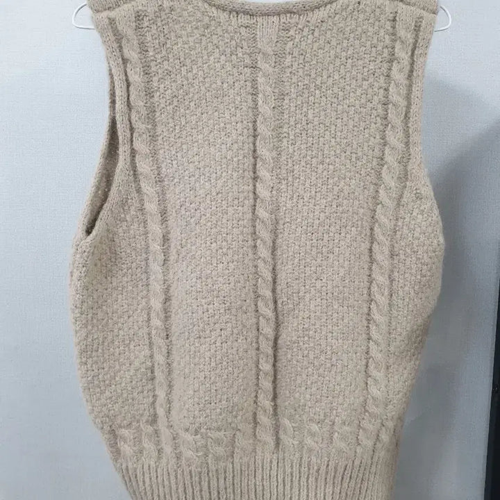 [BUNJANG] Plastic Island Cable Knit Vest / 플라스틱아일랜드 케이블 니트 조끼 F