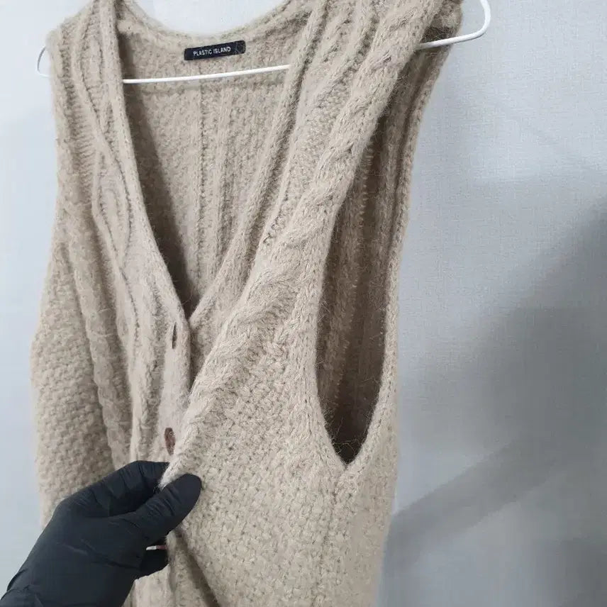 [BUNJANG] Plastic Island Cable Knit Vest / 플라스틱아일랜드 케이블 니트 조끼 F