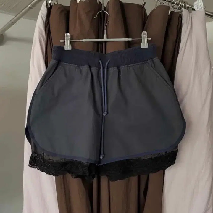 [SOLD OUT] sacai luck 레이스 쇼츠 (차콜-네이비)