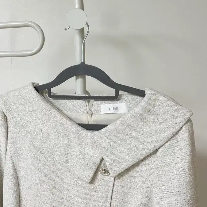 [BUNJANG] LINE Ivory Wool Coat / LINE 라인 아이보리 모직 코트