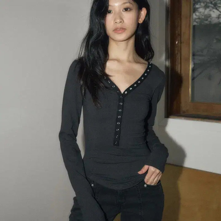 [BUNJANG] Snap Neckline Long Sleeve / 스냅 네크라인 롱 슬리브