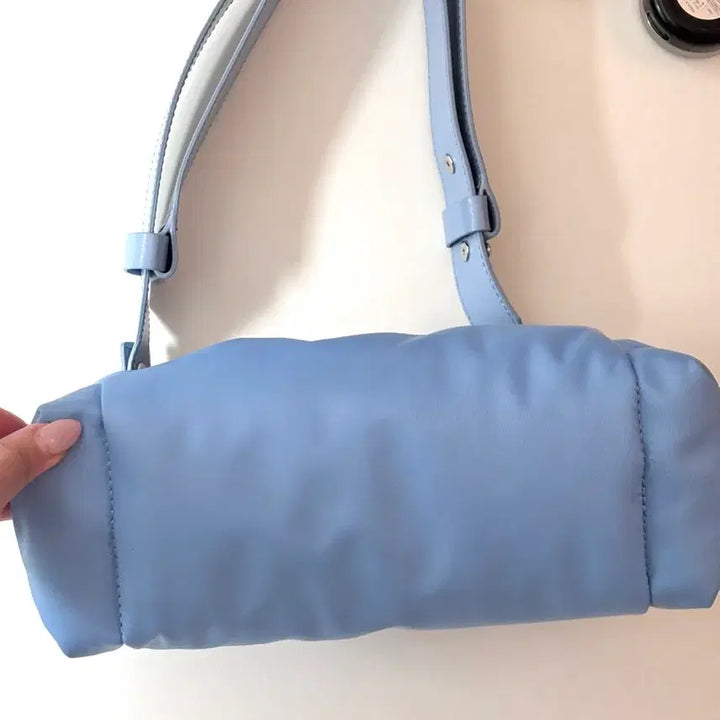 [BUNJANG] GANNI Pillow Baguette Shoulder Bag Sky Blue / GANNI 가니 필로우 바게트백 숄더백 스카이블루