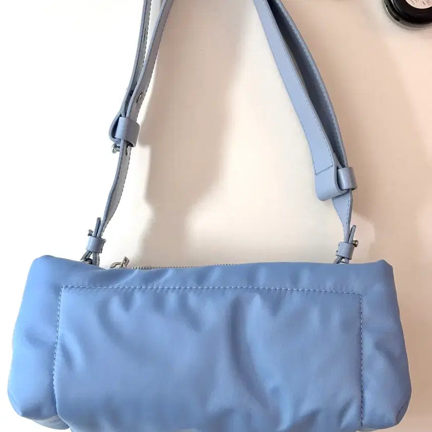 [BUNJANG] GANNI Pillow Baguette Shoulder Bag Sky Blue / GANNI 가니 필로우 바게트백 숄더백 스카이블루