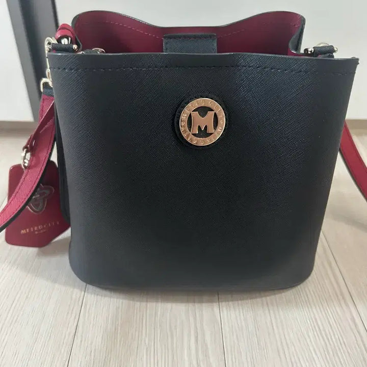 [BUNJANG] MCM Bucket Bag / 메트로시티 버킷백