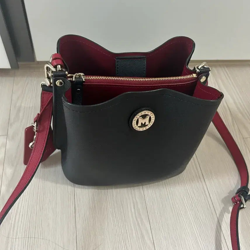 [BUNJANG] MCM Bucket Bag / 메트로시티 버킷백