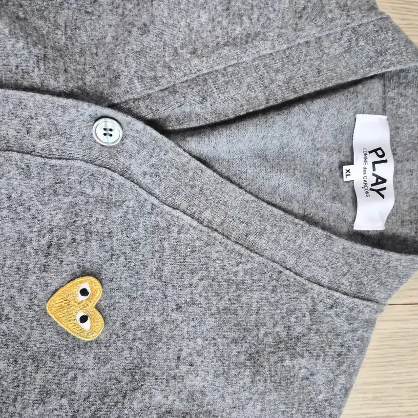 [BUNJANG] Comme des Garçons Grey Cardigan Gold Emblem / 꼼데가르송 그레이 가디건 금장 와펜