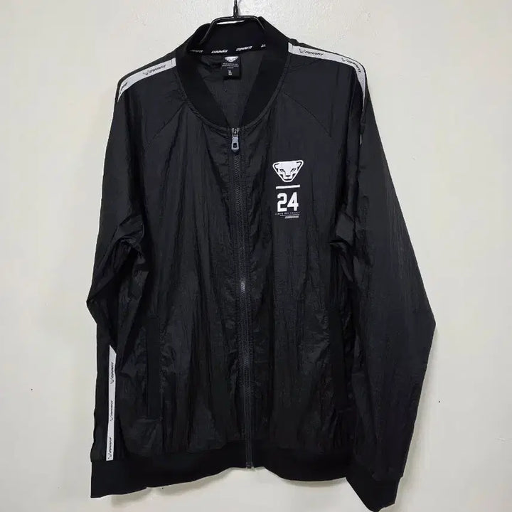 [BUNJANG] Dynafit Black Windbreaker Jumper Jacket with 24 Printing / 다이나핏 블랙 바람막이 점퍼 24 프린팅.260507