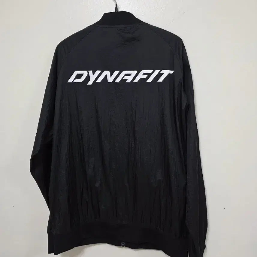 [BUNJANG] Dynafit Black Windbreaker Jumper Jacket with 24 Printing / 다이나핏 블랙 바람막이 점퍼 24 프린팅.260507