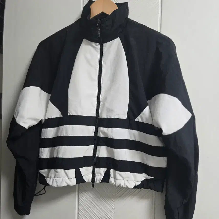 [BUNJANG] Adidas Big Logo Semi-Crop Windbreaker / 아디다스 빅로고 세미크롭 바람막이