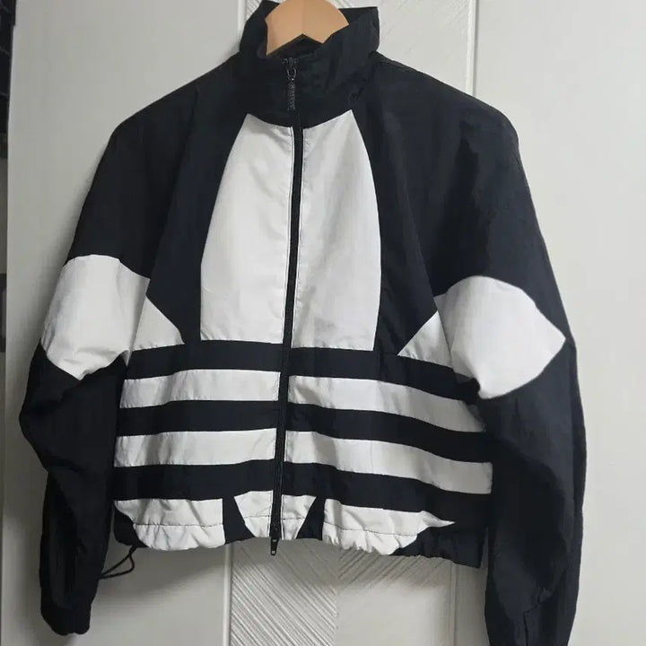 [BUNJANG] Adidas Big Logo Semi-Crop Windbreaker / 아디다스 빅로고 세미크롭 바람막이