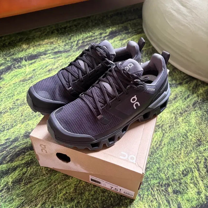 [BUNJANG] On Running Cloudwander Waterproof Black Eclipse Shoes / 온 러닝 클라우드원더 워터프루프 블랙 이클립스 245