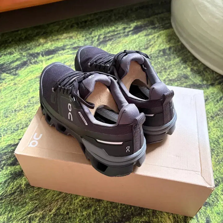 [BUNJANG] On Running Cloudwander Waterproof Black Eclipse Shoes / 온 러닝 클라우드원더 워터프루프 블랙 이클립스 245