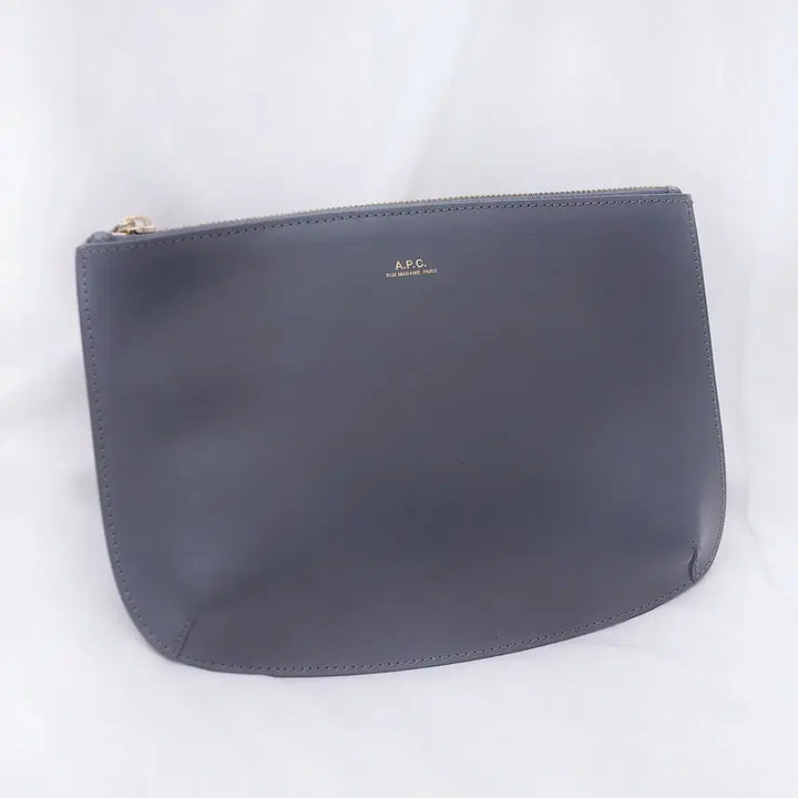 [BUNJANG] A.P.C. Sarah Half Moon Leather Clutch Bag Ash Blue / 미사용) 아페쎄 (A.P.C) 사라 하프문 가죽 클러치백 애쉬블루