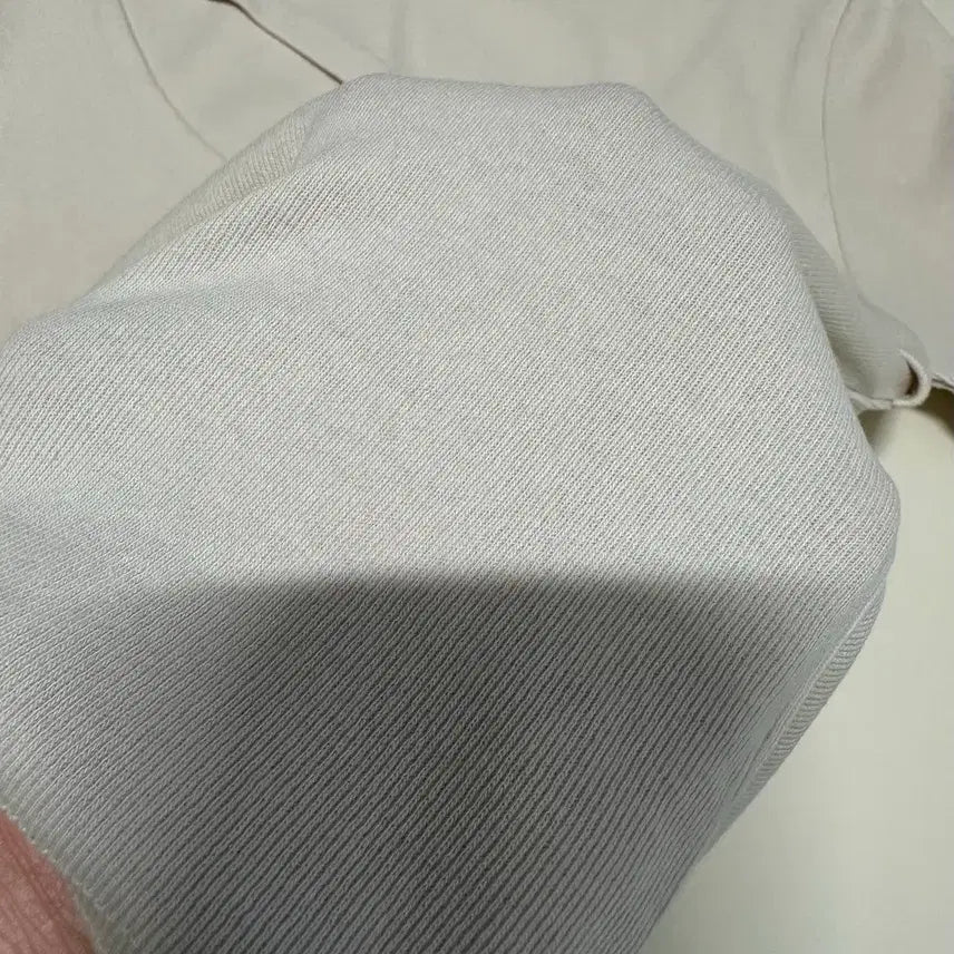 [BUNJANG] Ivory Short-Sleeve T-shirt with Front Slit / (새상품) 앞트임 아이보리 반팔 티셔츠