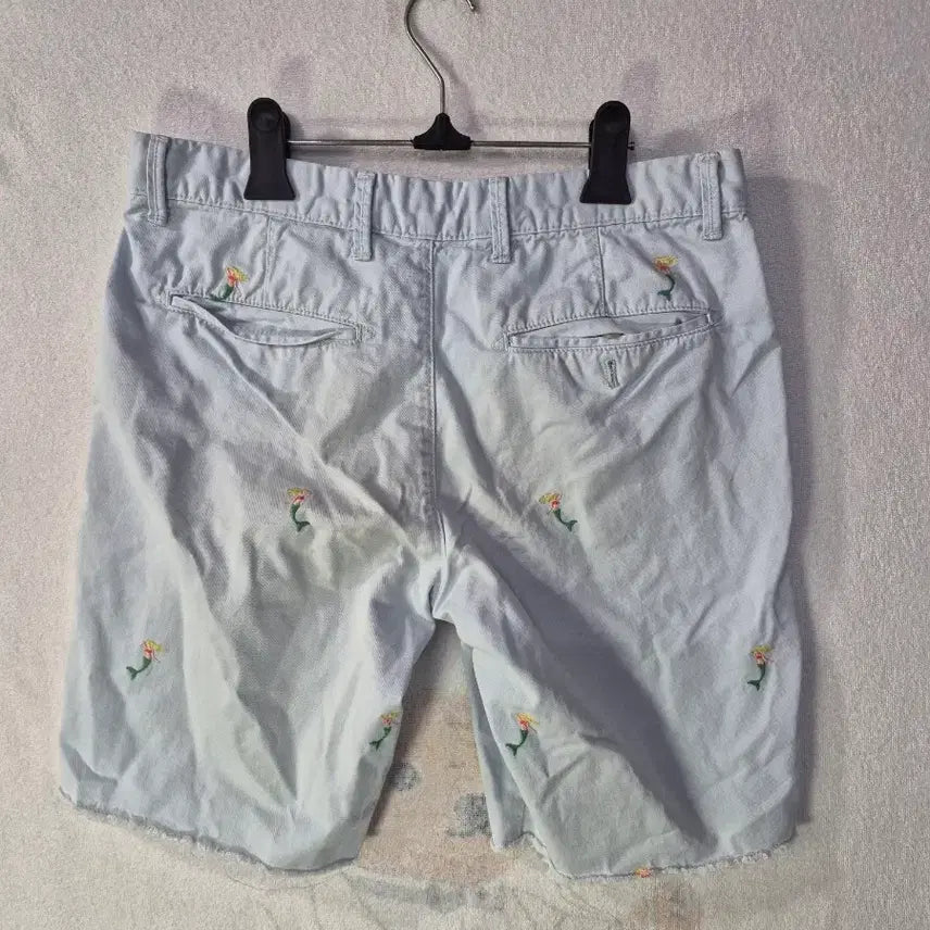 [BUNJANG] Gap Sky Blue Mermaid Embroidered Cut-off Hem Shorts (Size 30) / 30 갭 하늘색 인어수 반바지