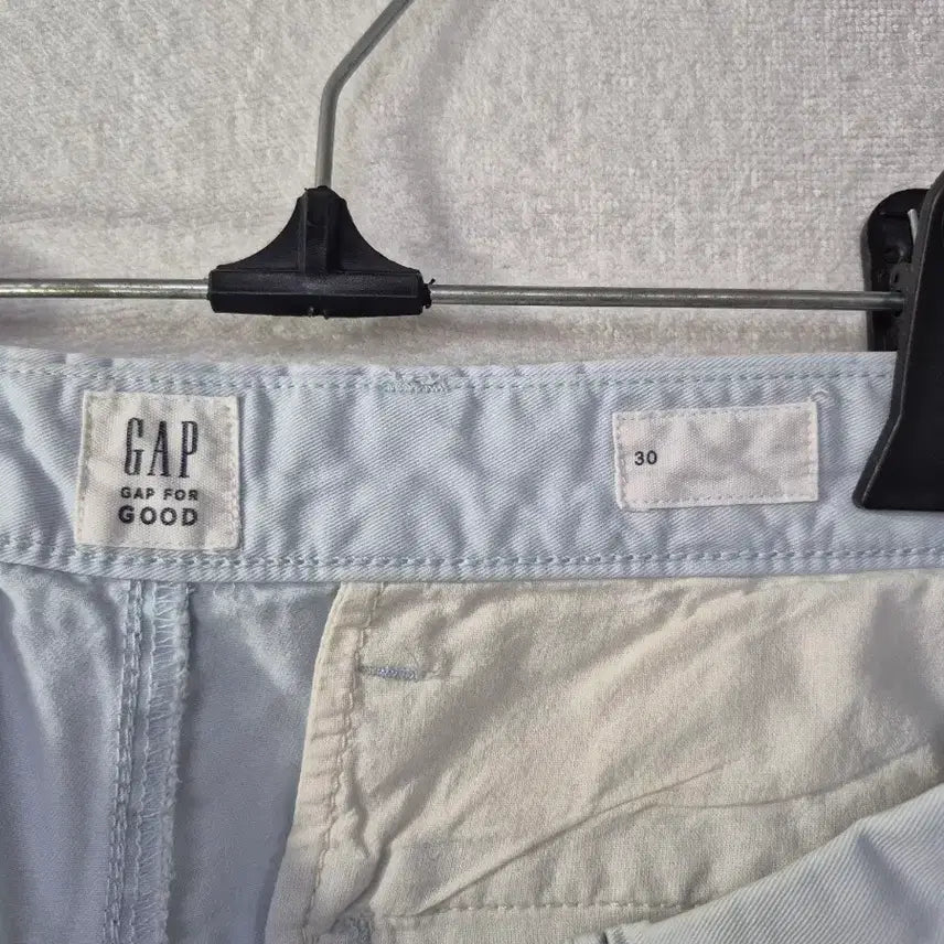 [BUNJANG] Gap Sky Blue Mermaid Embroidered Cut-off Hem Shorts (Size 30) / 30 갭 하늘색 인어수 반바지
