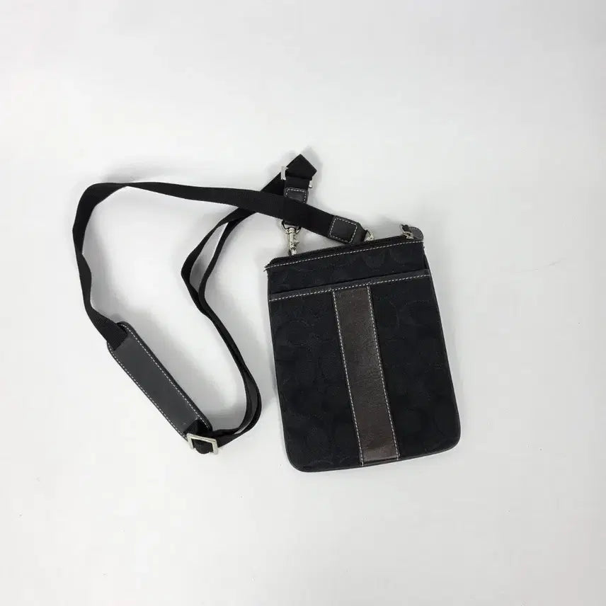 [BUNJANG] Coach Signature Black Logo Crossbody Bag / 코치 패턴 블랙 로고 크로스백 0511