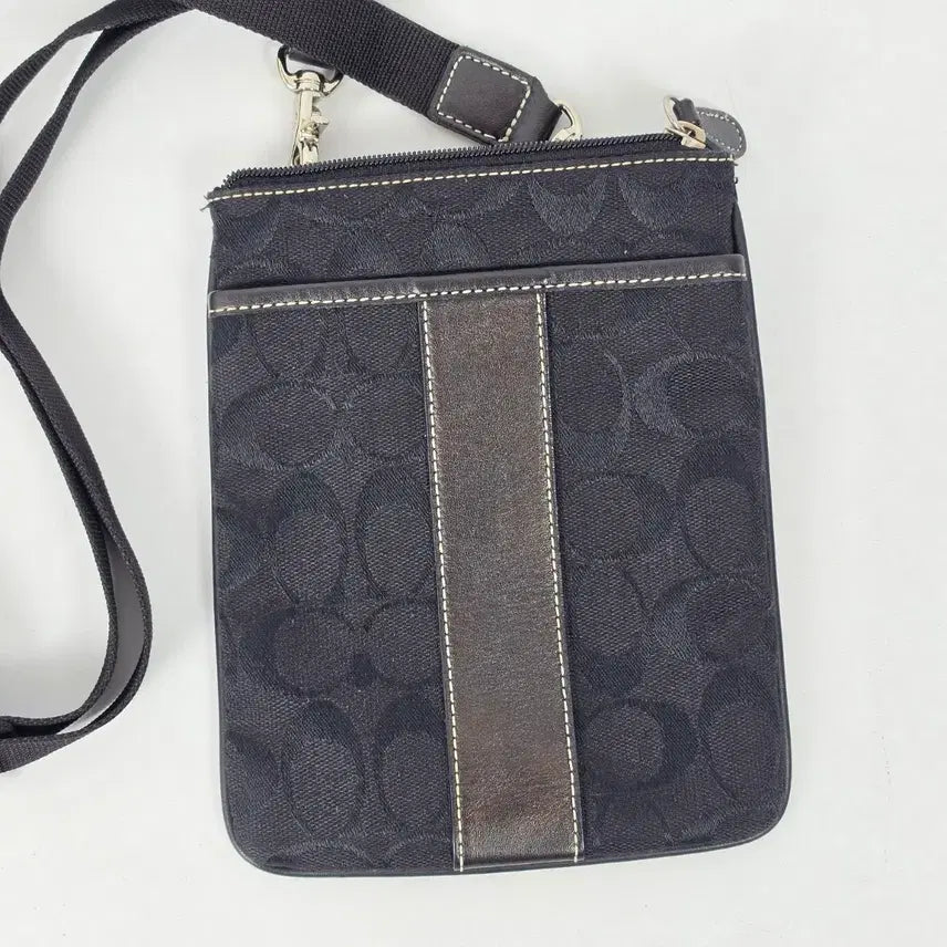 [BUNJANG] Coach Signature Black Logo Crossbody Bag / 코치 패턴 블랙 로고 크로스백 0511