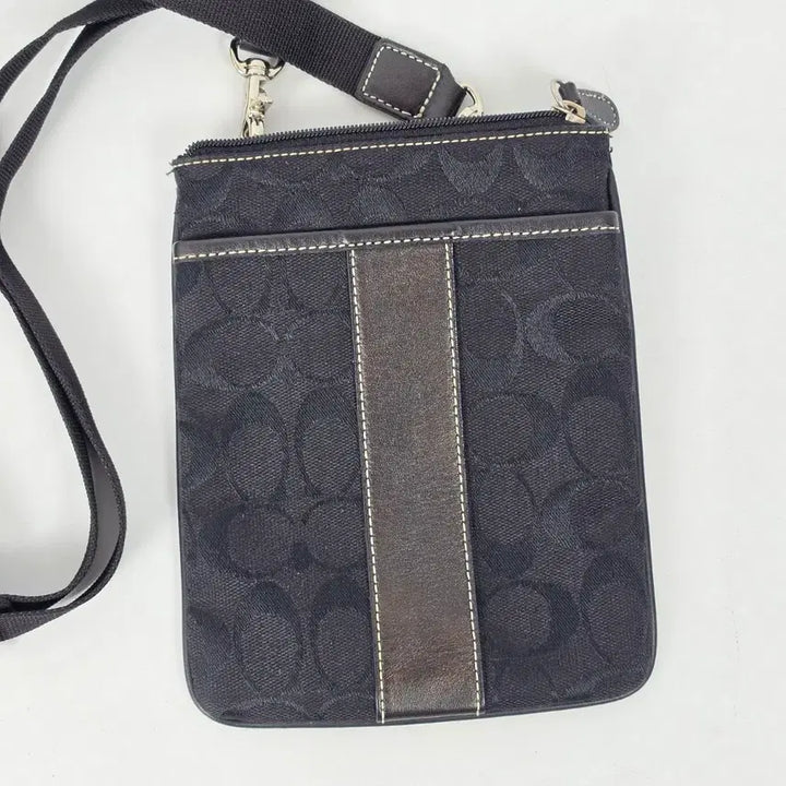 [BUNJANG] Coach Signature Black Logo Crossbody Bag / 코치 패턴 블랙 로고 크로스백 0511