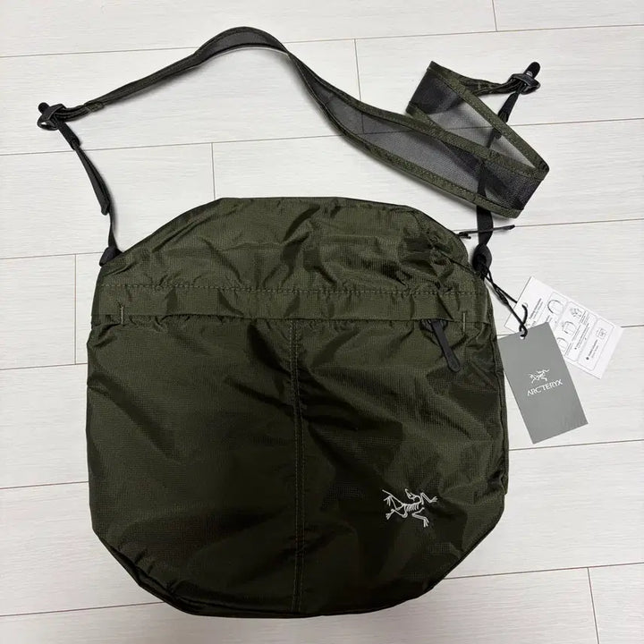 [SOLD OUT] 아크테릭스 패커블 크로스백 숄더백 카키 새상품 가방