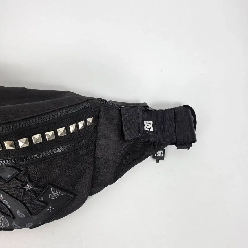 [BUNJANG] DC Studded Vintage Ethnic Black Hip Bag Crossbody Sling Bag / DC 스터드 빈티지 에스닉 블랙 힙색 바디크로스백 슬링백 0511