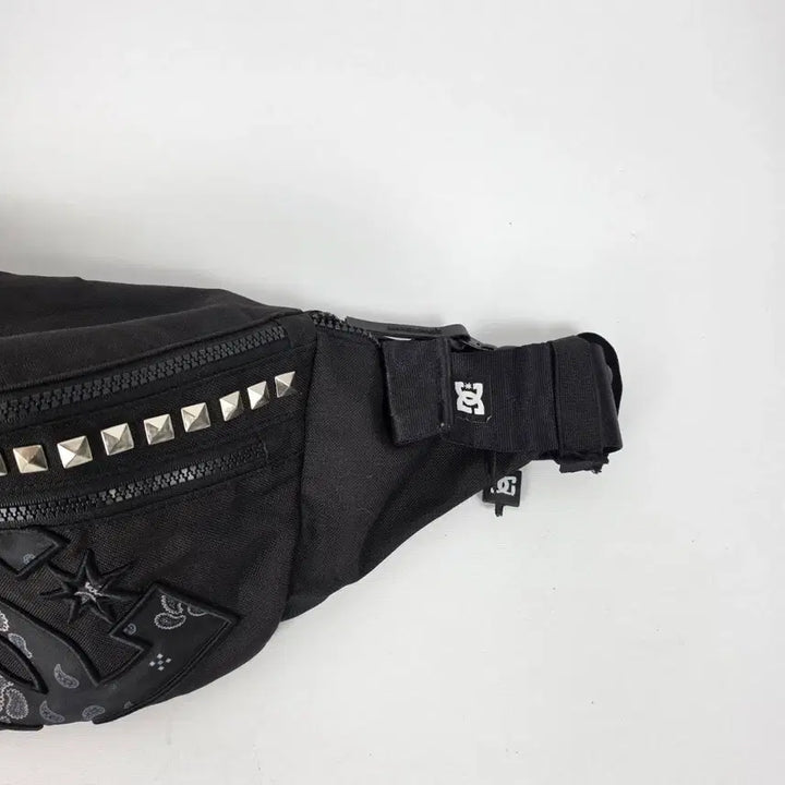 [BUNJANG] DC Studded Vintage Ethnic Black Hip Bag Crossbody Sling Bag / DC 스터드 빈티지 에스닉 블랙 힙색 바디크로스백 슬링백 0511
