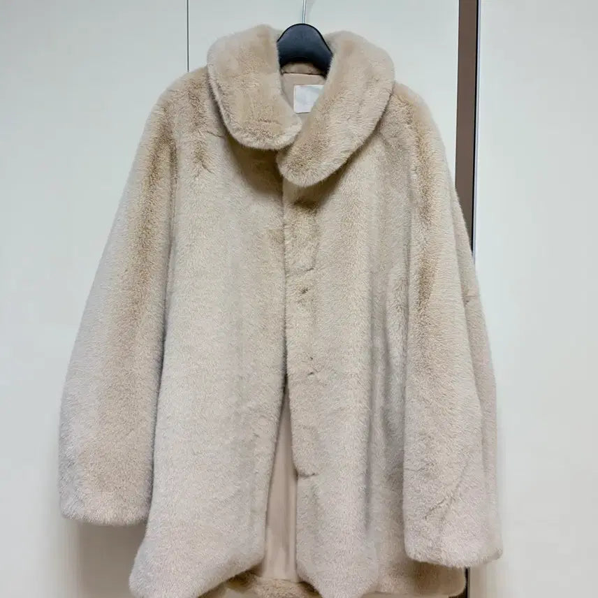 [BUNJANG] MONE (Ribbon Light) Edit Faux Fur Jacket Beige / MONE 모네 (리본빛)에디트 퍼 자켓 베이지